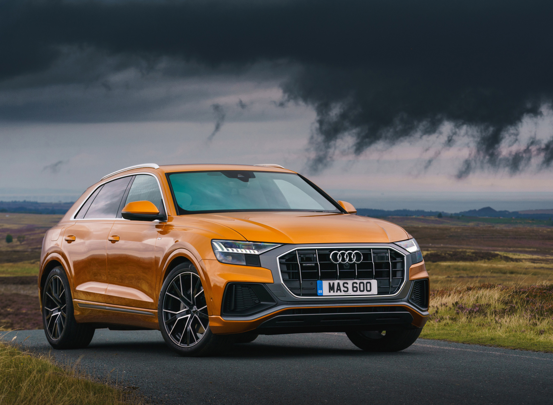 Обои Audi Q8, 2018 1920x1408