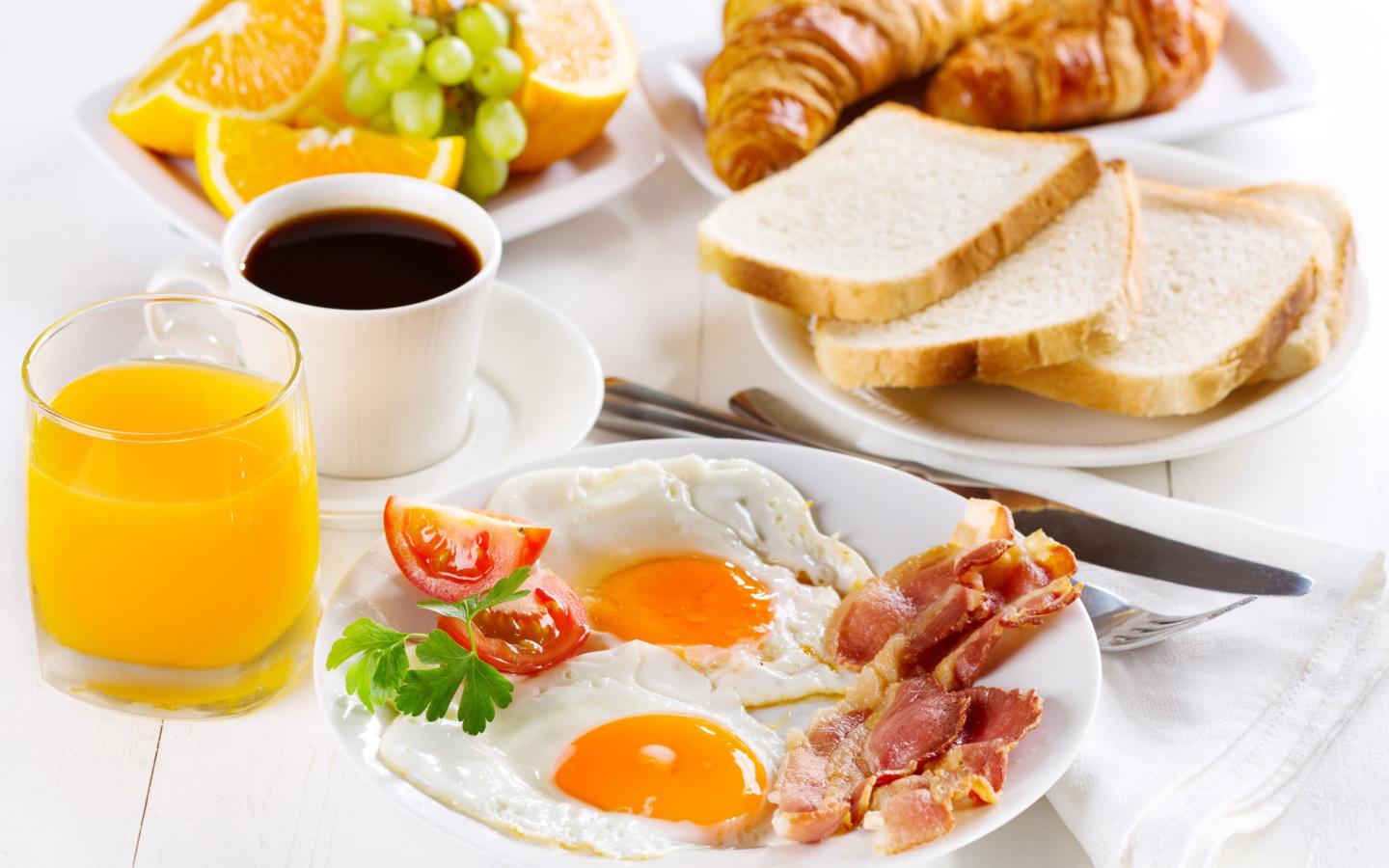 Fondo de pantalla Breakfast with espresso and orange juice 1440x900