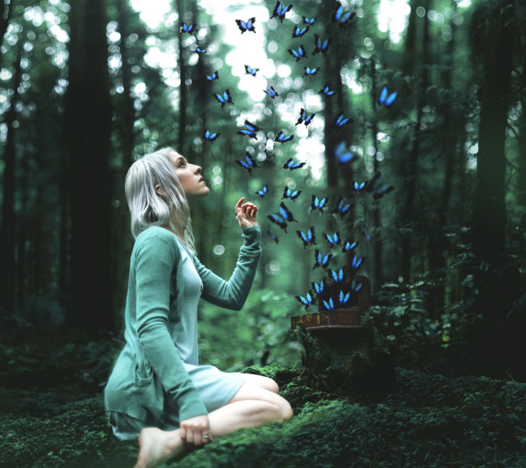 Screenshot №1 pro téma Girl And Blue Butterflies 1080x960