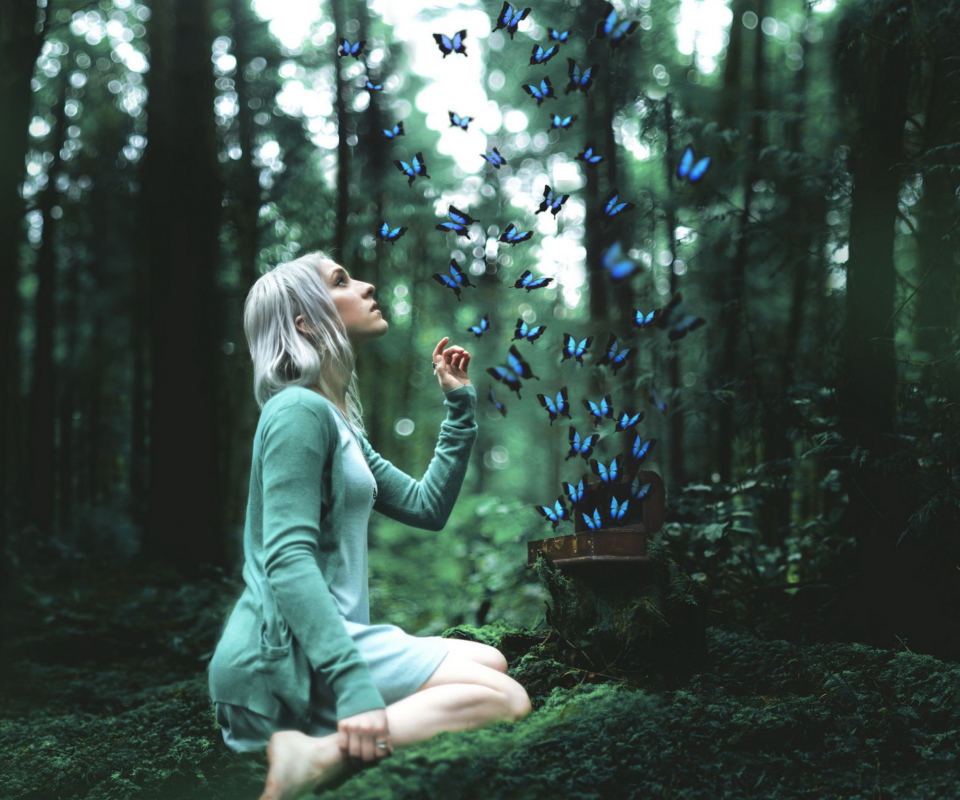 Girl And Blue Butterflies screenshot #1 960x800