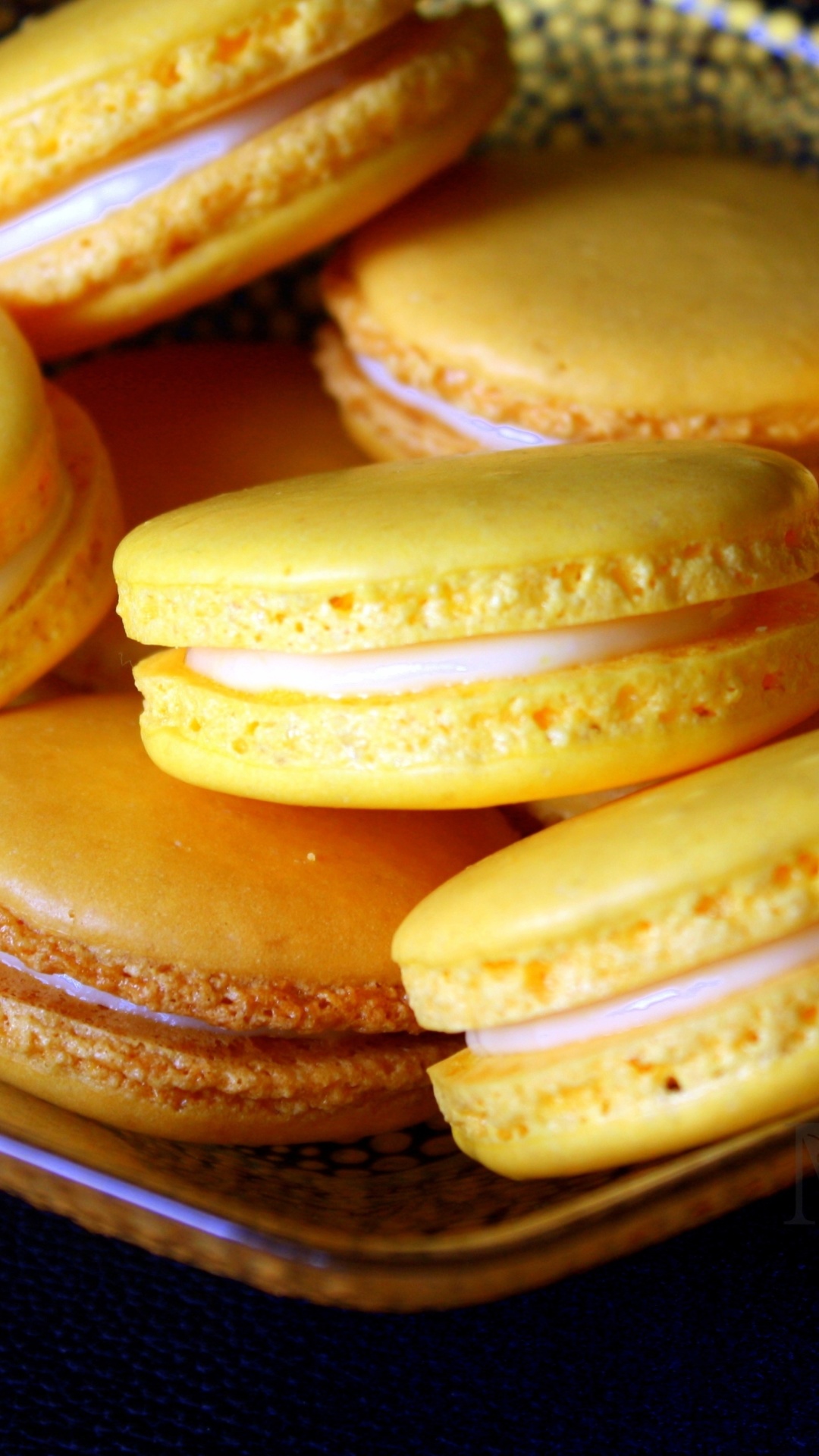 Sfondi Yellow Macarons 1080x1920