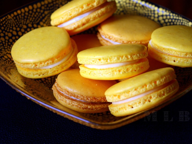 Обои Yellow Macarons 640x480