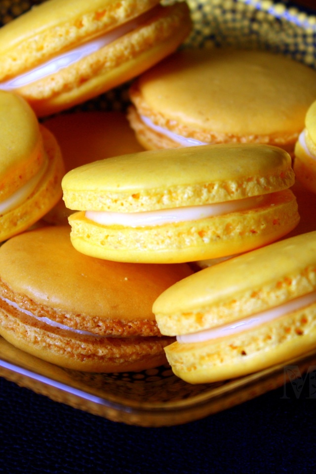 Обои Yellow Macarons 640x960