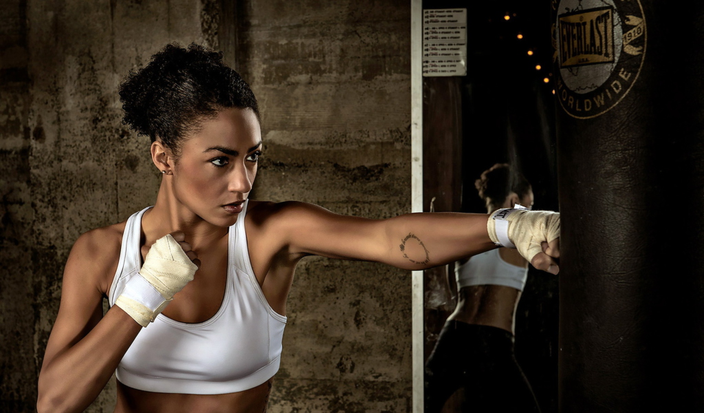 Sporty Girl Boxing wallpaper 1024x600