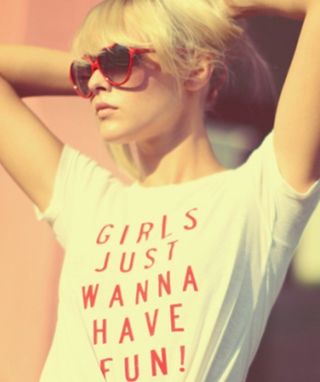 Girls Just Wanna Have Fun T-Shirt sfondi gratuiti per 640x1136