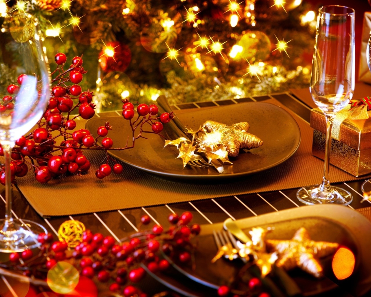 Обои Christmas Table Decorations 1280x1024
