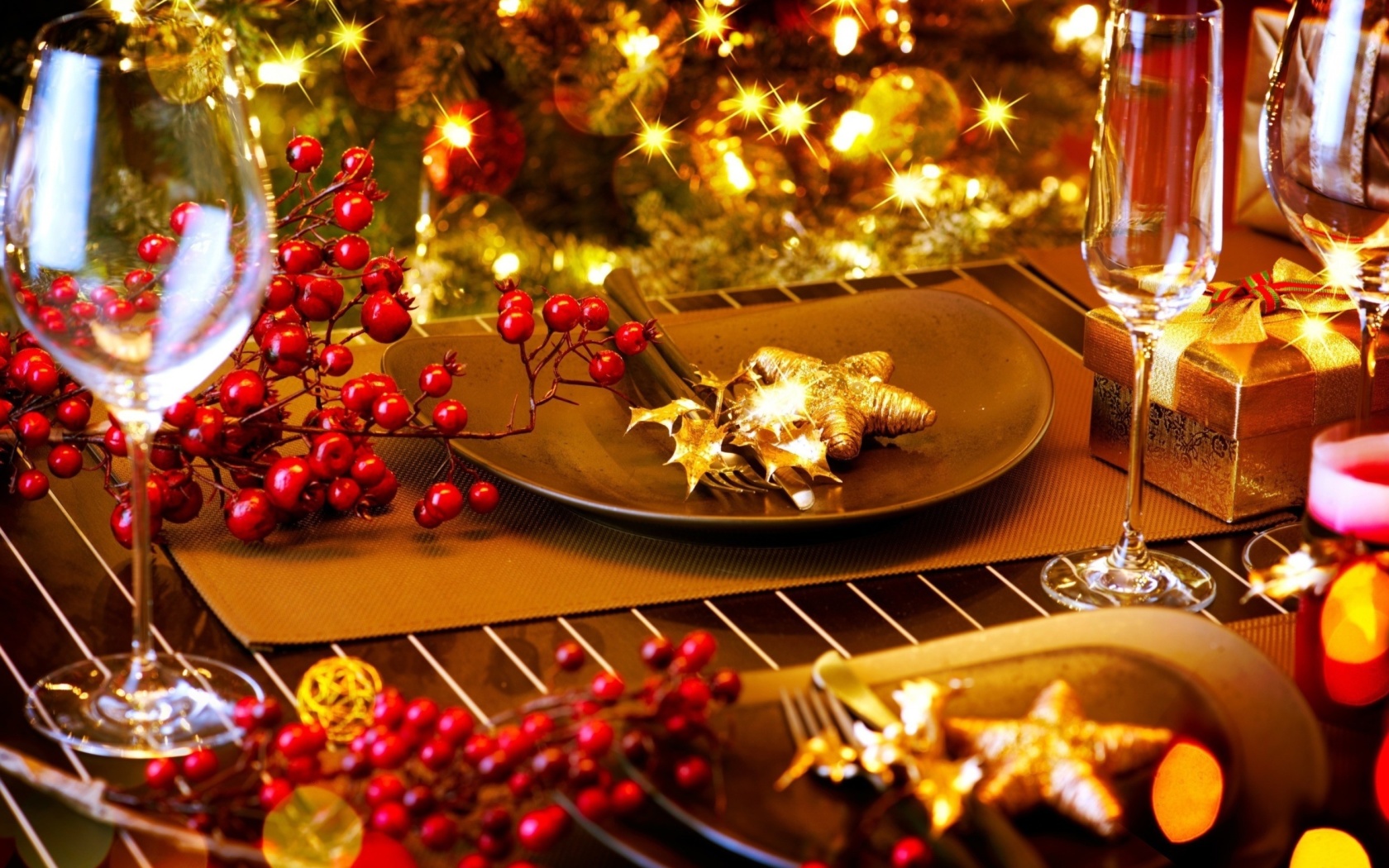 Обои Christmas Table Decorations 1680x1050
