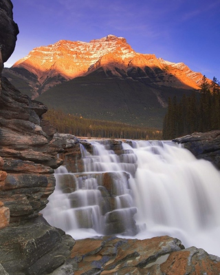 Beautiful Mountain Waterfall - Obrázkek zdarma pro iPhone 6