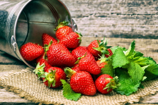Strawberries - Obrázkek zdarma pro 176x144