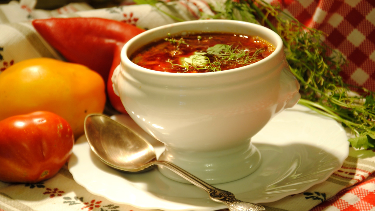 Обои Ukrainian Red Borscht Soup 1280x720
