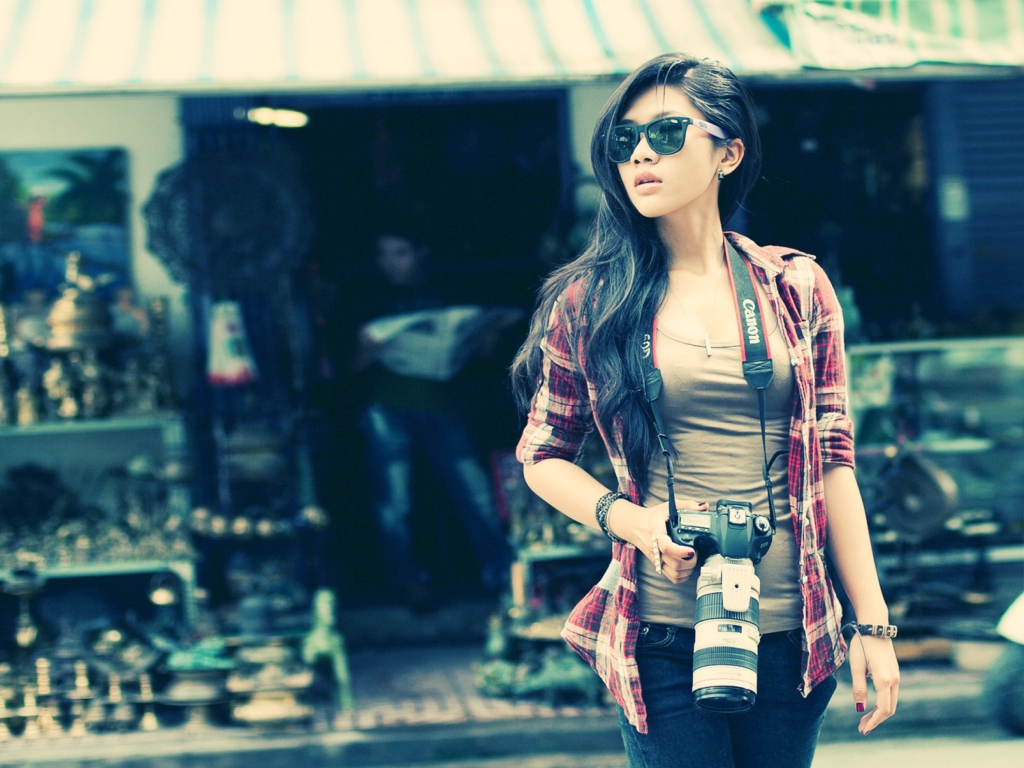 Das Brunette Asian Girl With Photo Camera Wallpaper 1024x768