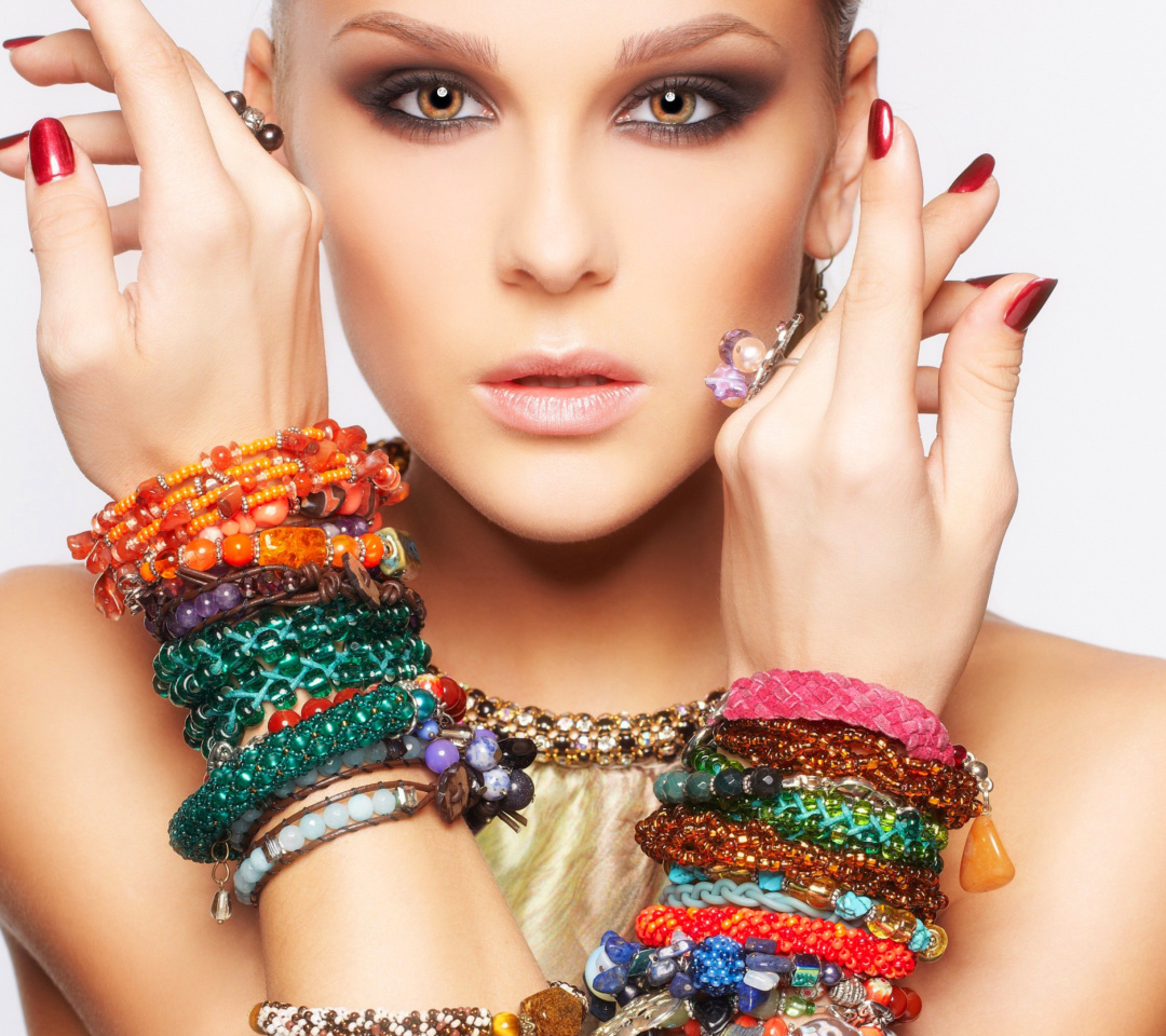 Обои Girl in Bracelets 1080x960