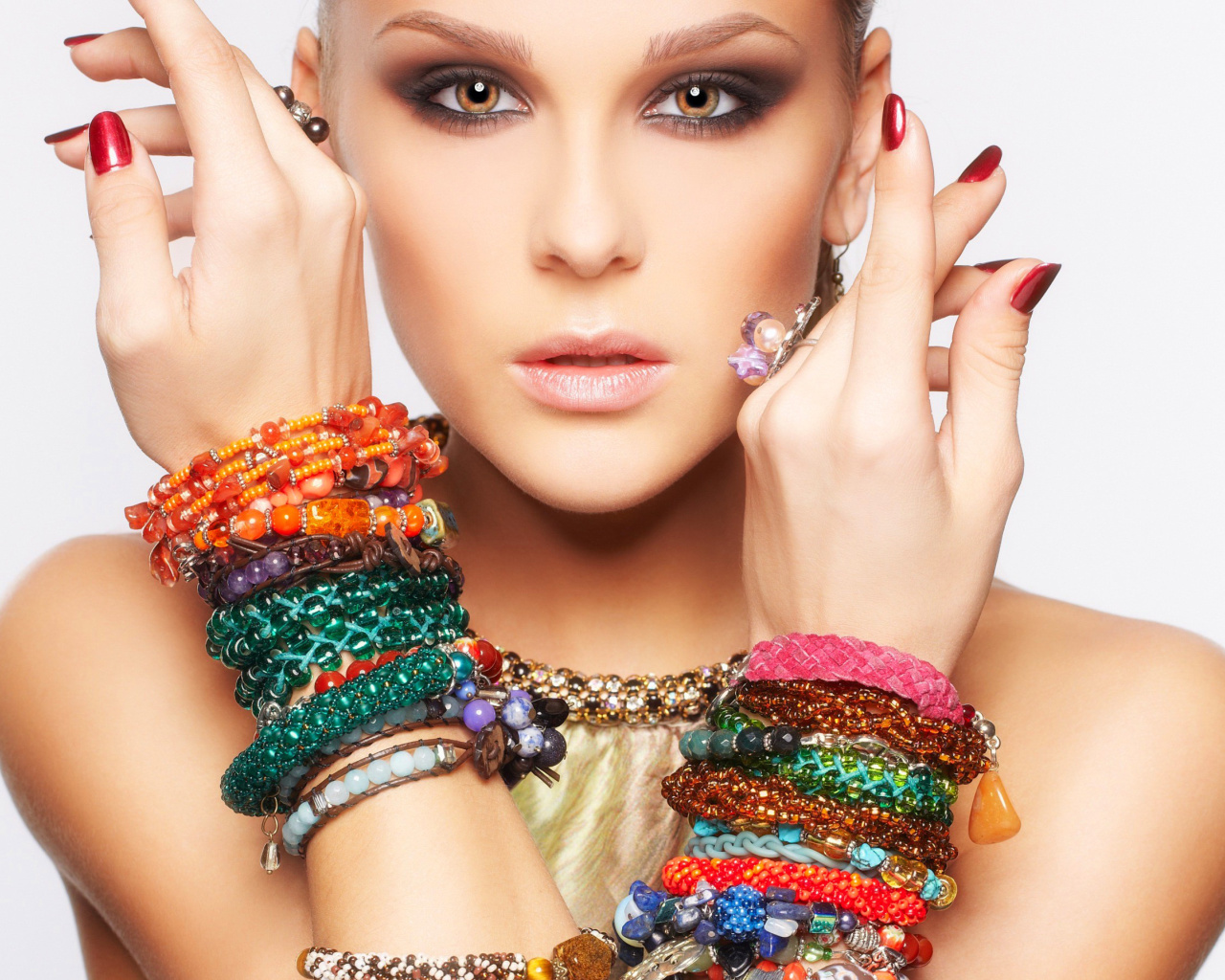 Girl in Bracelets wallpaper 1280x1024