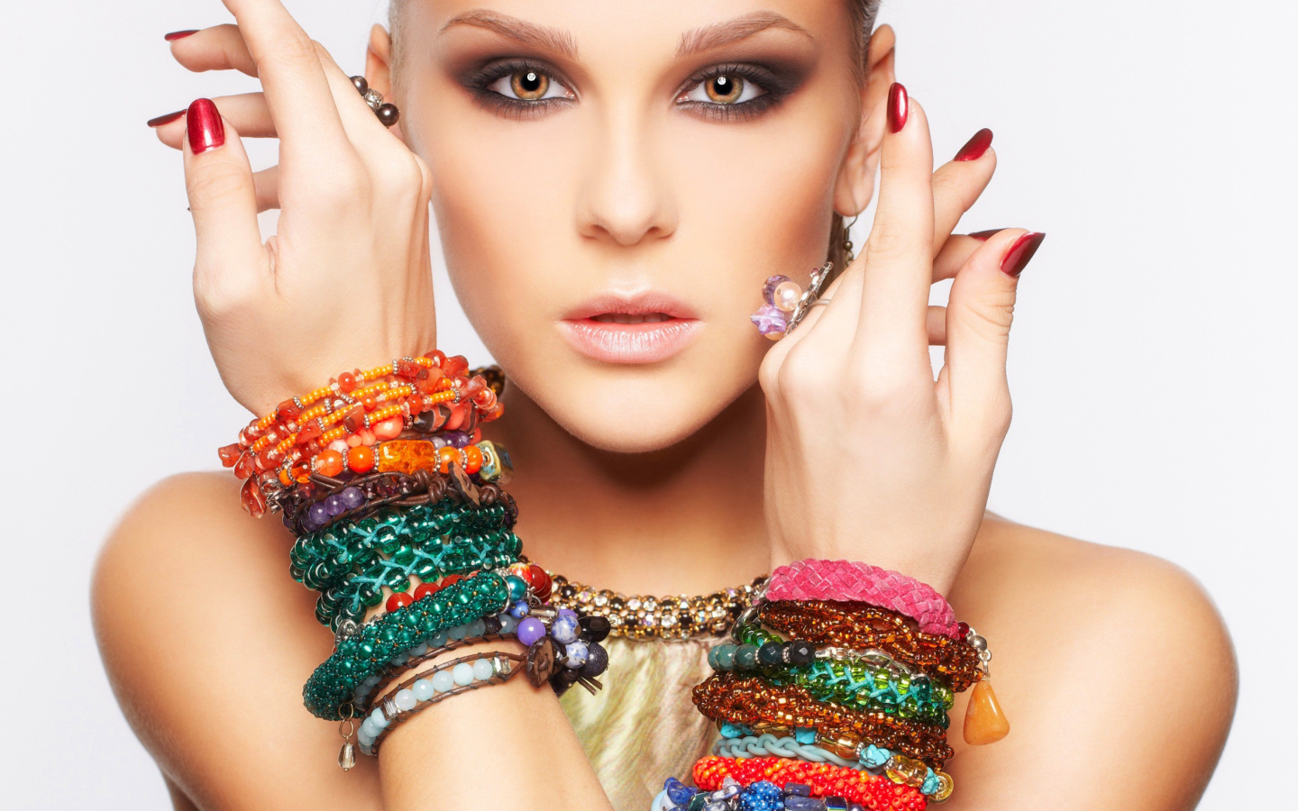 Screenshot №1 pro téma Girl in Bracelets 1440x900