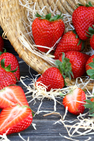 Strawberry Basket wallpaper 320x480