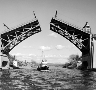 Boat And Bridge - Obrázkek zdarma pro 128x128