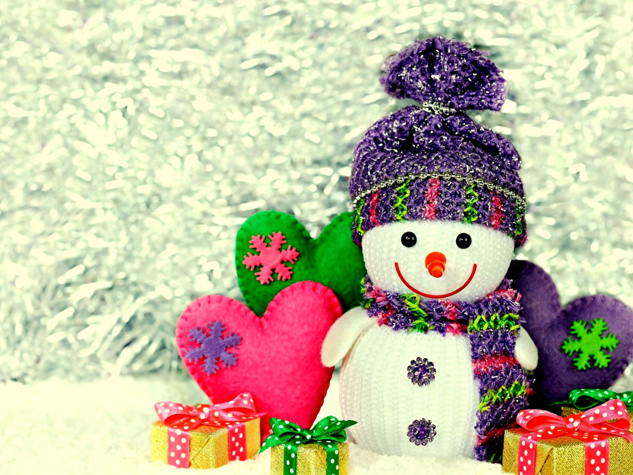 Fondo de pantalla Homemade Snowman with Gifts 1280x960