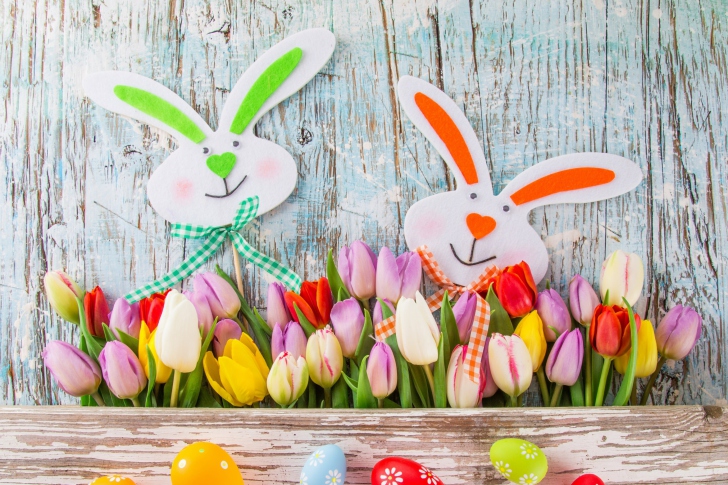 Fondo de pantalla Easter Tulips and Hares