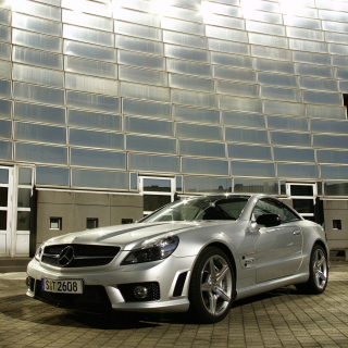 Mercedes Benz SL Class AMG 6.3 Liter V8 Engine - Obrázkek zdarma pro iPad