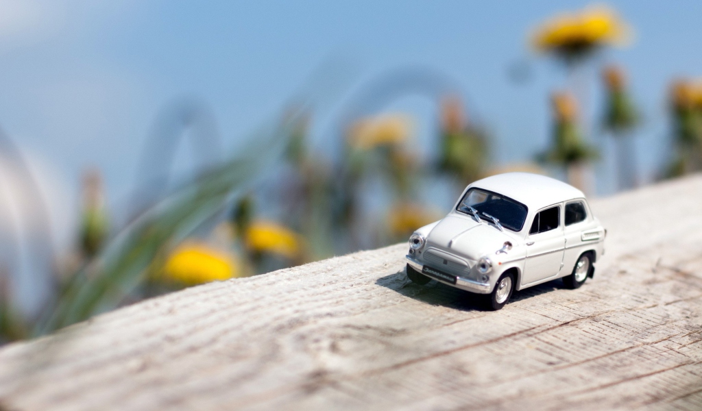Sfondi Miniature Toy Car 1024x600