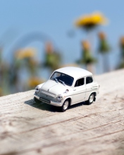 Screenshot №1 pro téma Miniature Toy Car 176x220