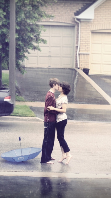 Kissing In The Rain wallpaper 360x640