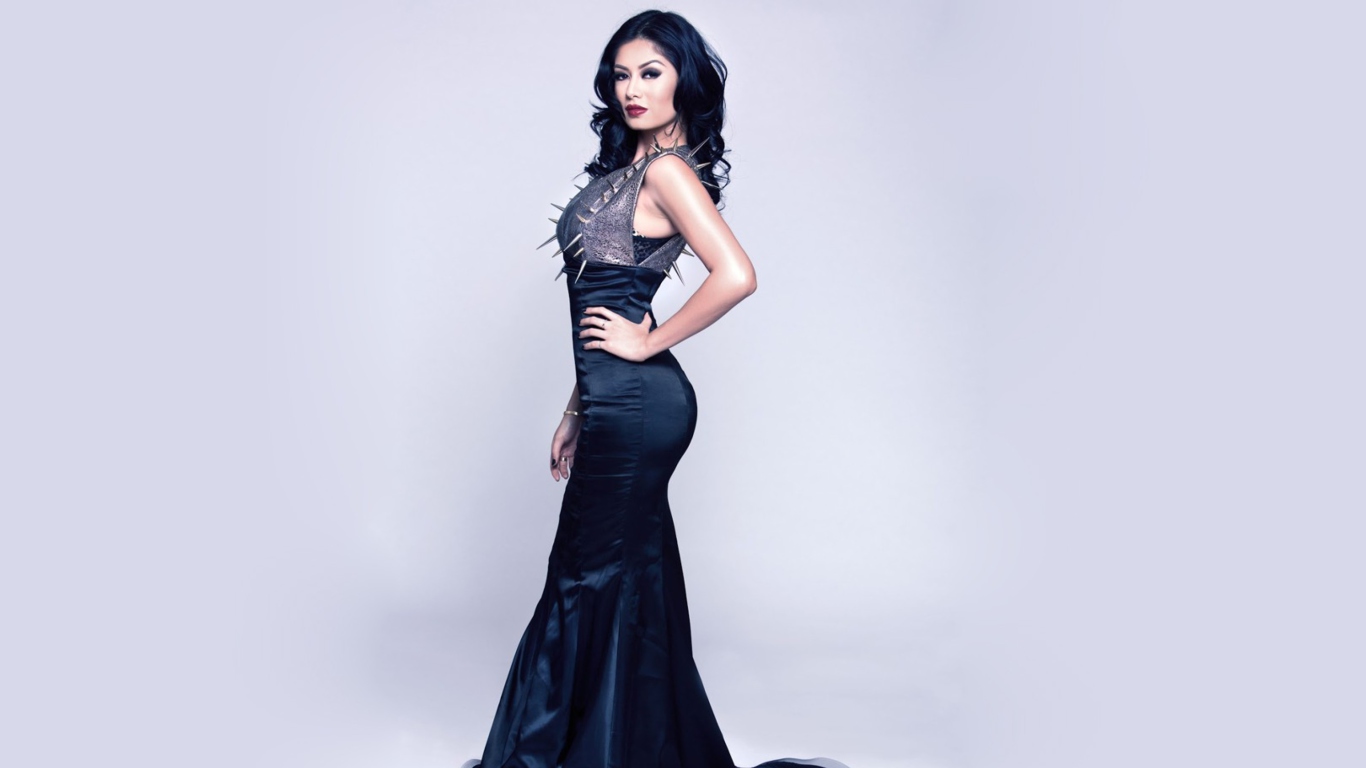 Gorgeous Kim Lee In Black Dress screenshot #1 1366x768