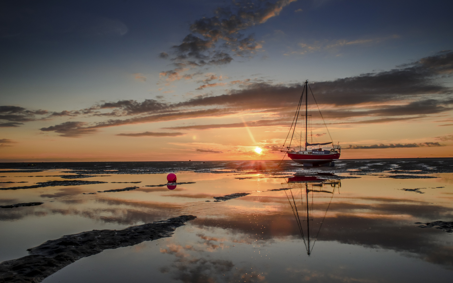 Sfondi Beautiful Boat At Sunset 1440x900