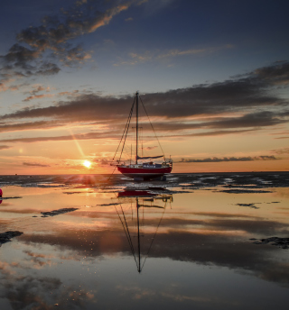 Beautiful Boat At Sunset - Obrázkek zdarma pro 1024x1024