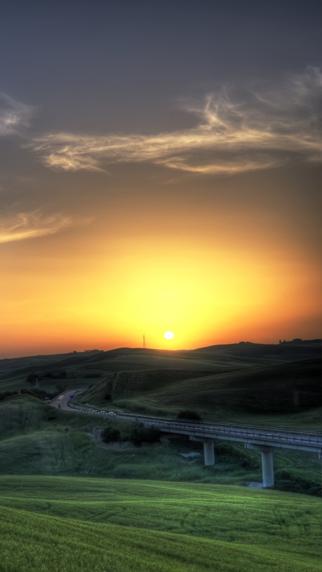 Обои Sunset In Tuscany 640x1136
