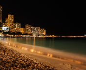 Sfondi Waikiki Beach At Night 176x144