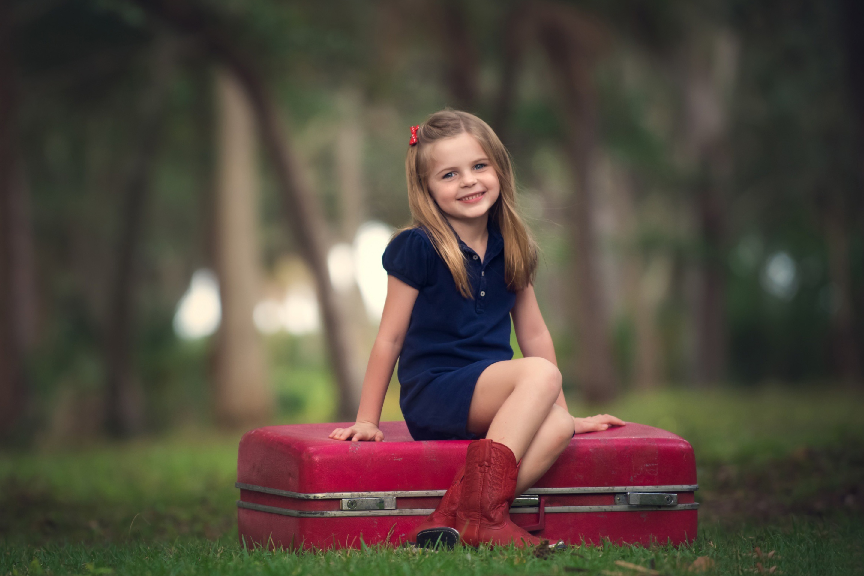 Обои Little Girl Sitting On Red Suitcase 2880x1920