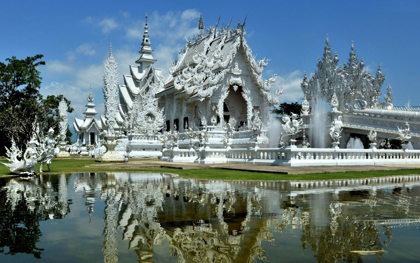 Screenshot №1 pro téma Wat Rong Khun 1440x900