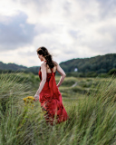 Screenshot №1 pro téma Green Grass Red Dress 128x160