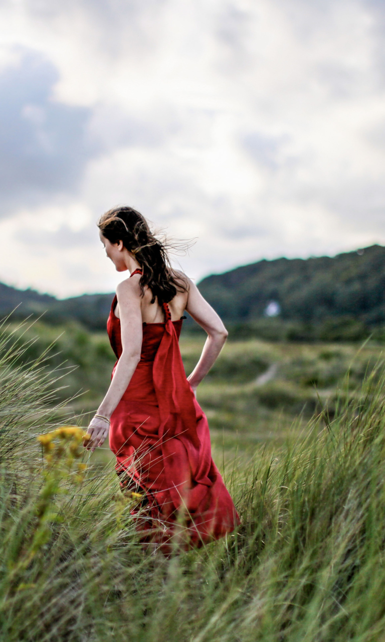 Sfondi Green Grass Red Dress 768x1280