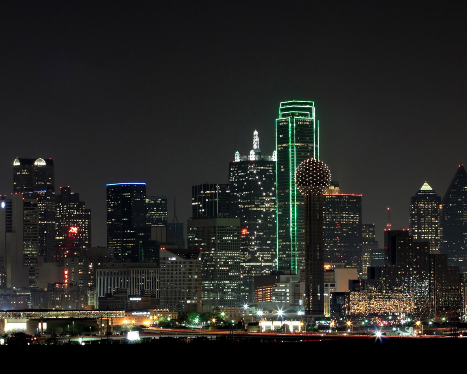 Das Texas, Dallas Night Skyline Wallpaper 1600x1280