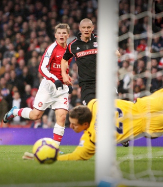 Arshavin In Arsenal - Obrázkek zdarma pro Nokia C3-01