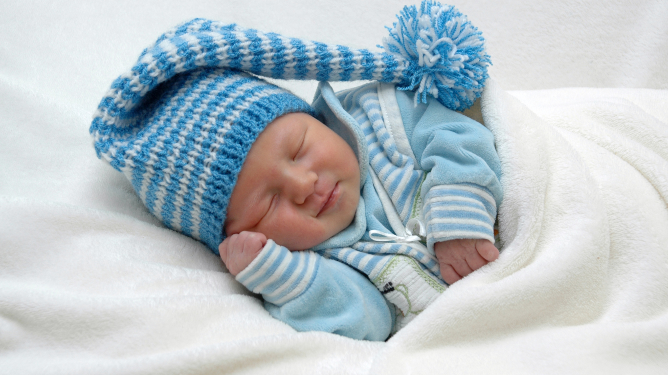 Fondo de pantalla Happy Baby Sleeping 1366x768