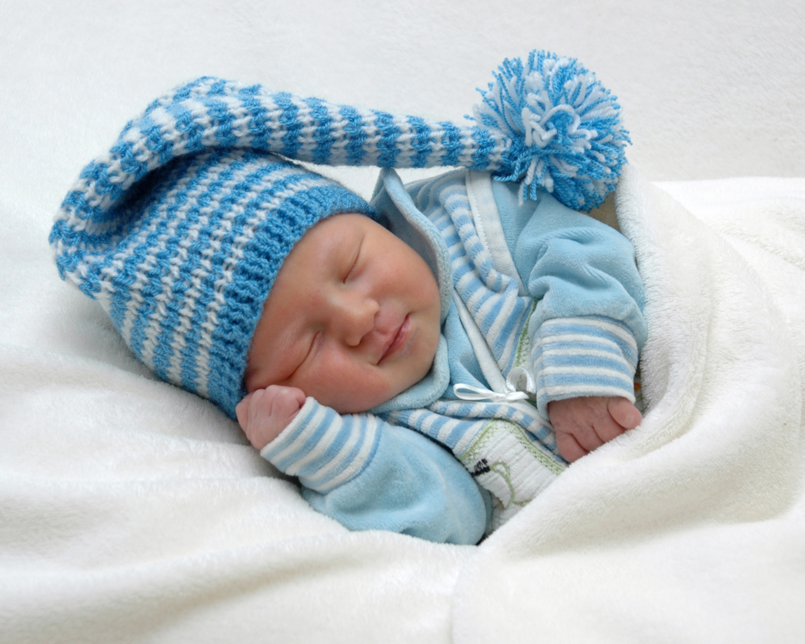 Fondo de pantalla Happy Baby Sleeping 1600x1280