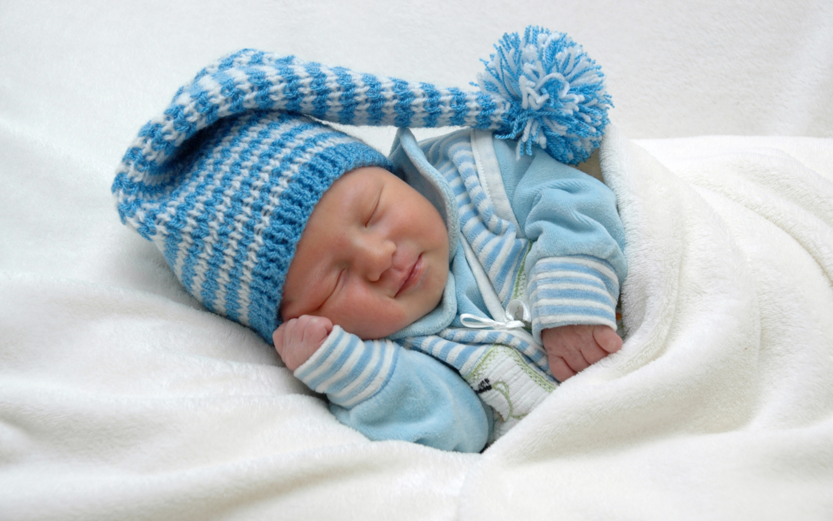 Das Happy Baby Sleeping Wallpaper 1680x1050