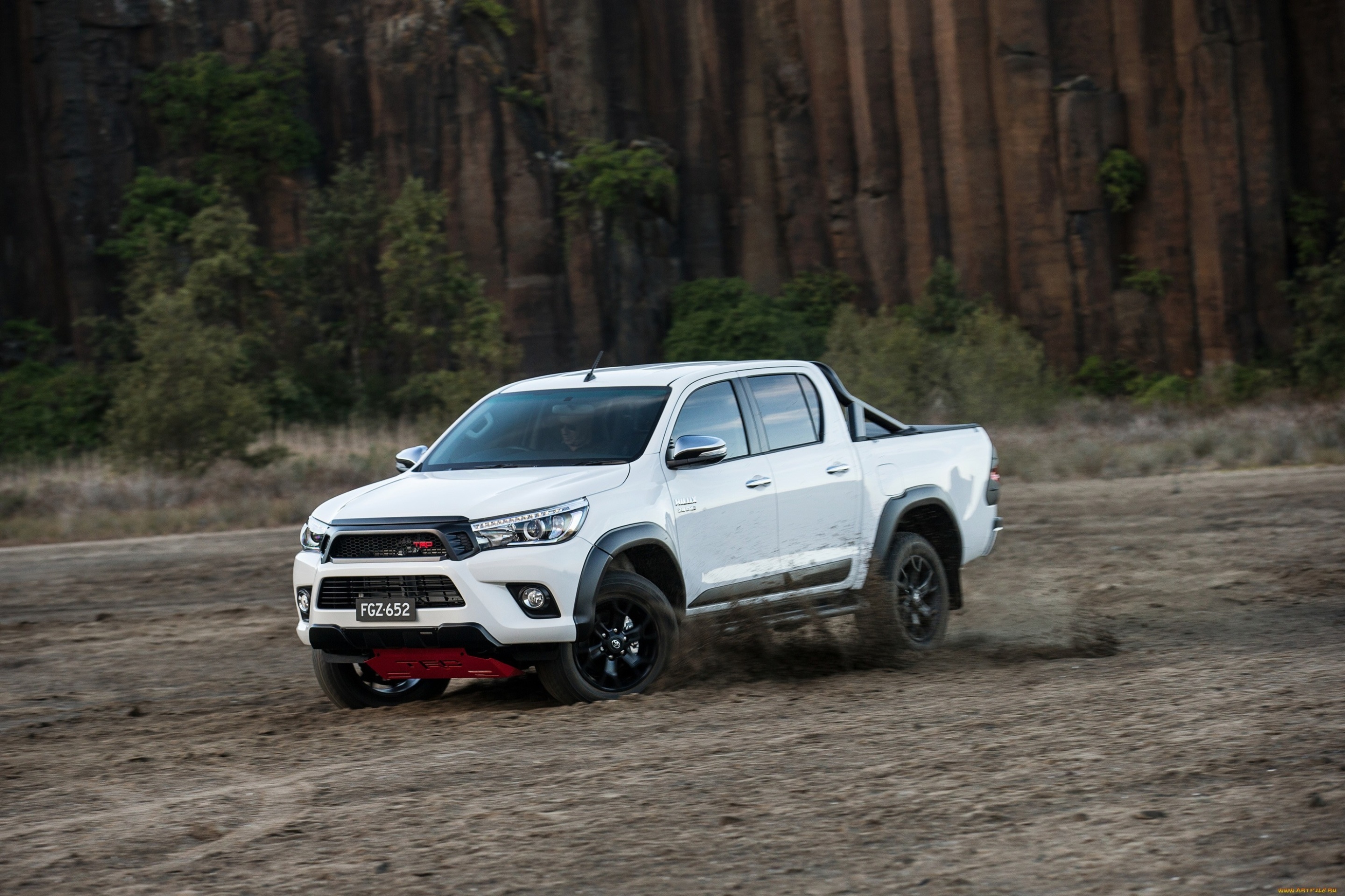 Toyota HiLux TRD screenshot #1 2880x1920