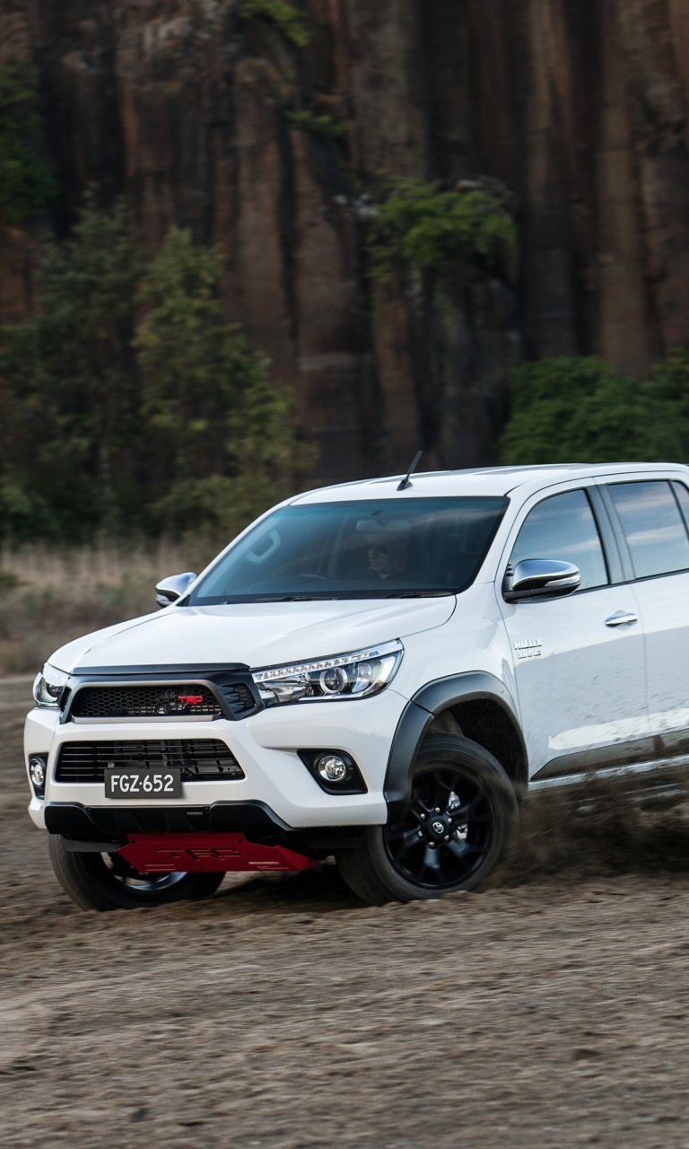 Das Toyota HiLux TRD Wallpaper 768x1280