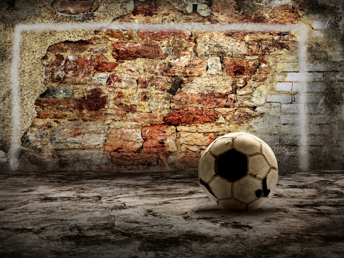 Обои Ball In Front Of Brick Wall 1152x864