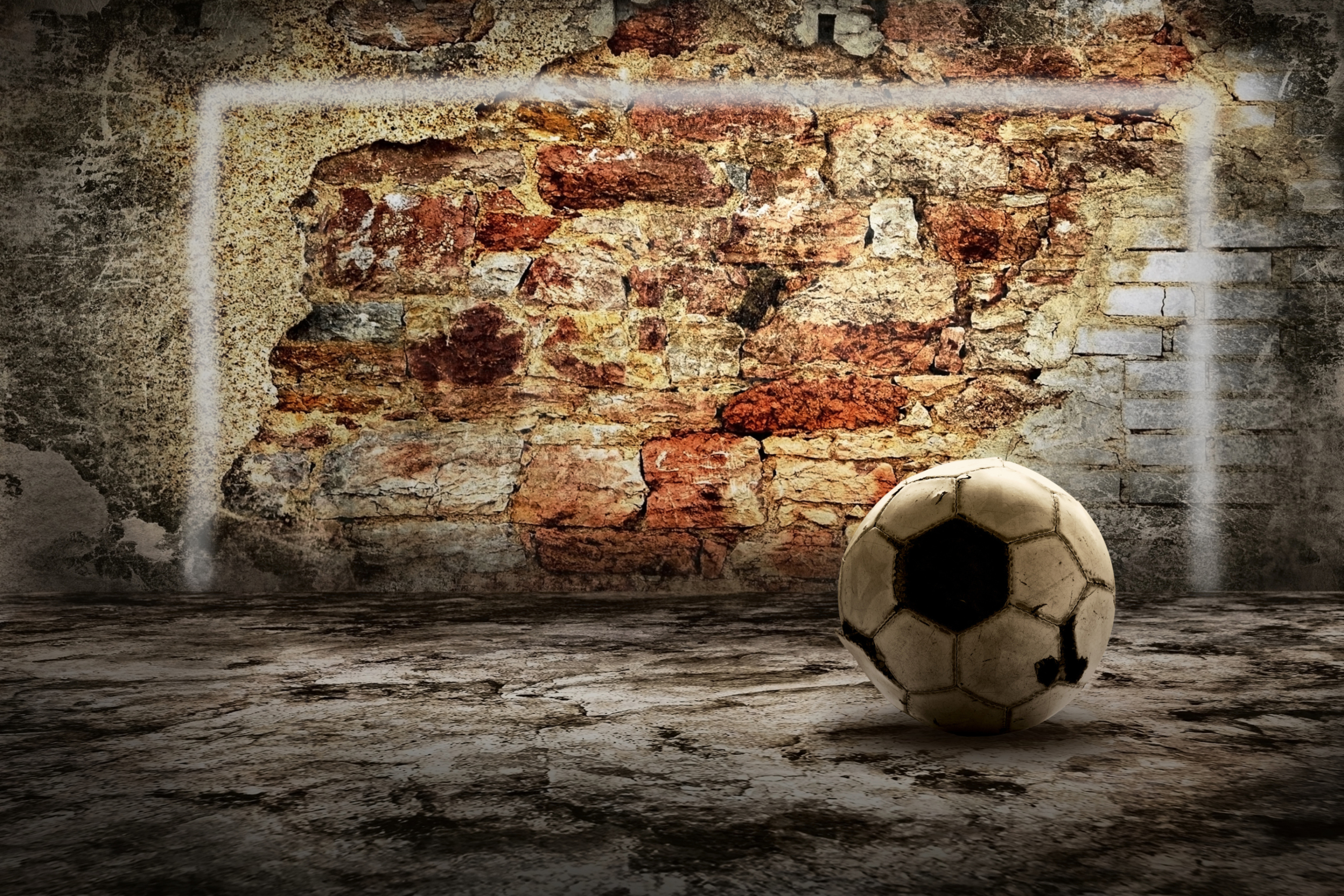 Обои Ball In Front Of Brick Wall 2880x1920
