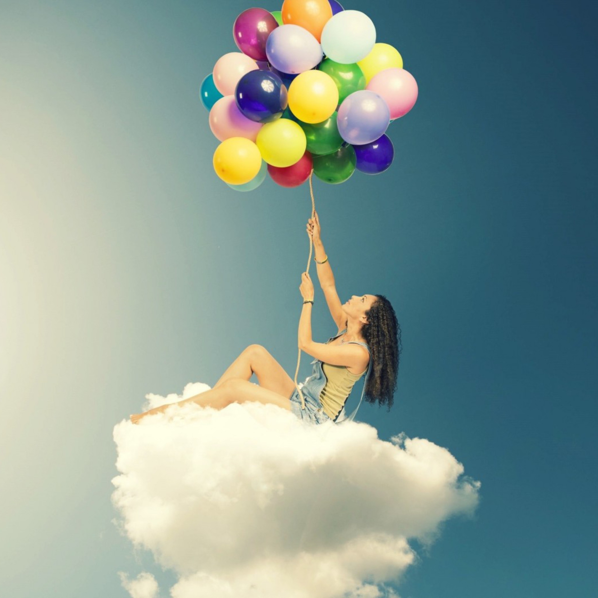 Das Flyin High On Cloud With Balloons Wallpaper 2048x2048