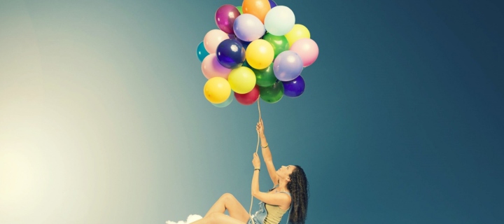 Обои Flyin High On Cloud With Balloons 720x320