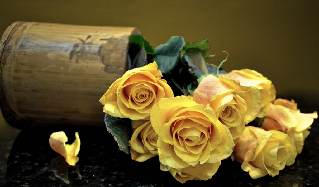 Screenshot №1 pro téma Melancholy Yellow roses 1024x600