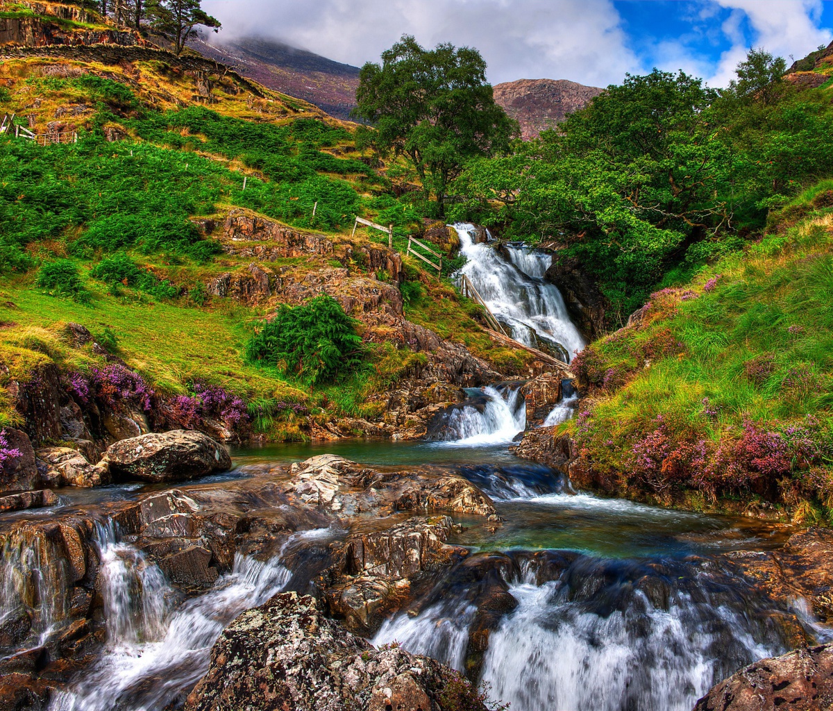 Обои Snowdonia National Park in north Wales 1200x1024