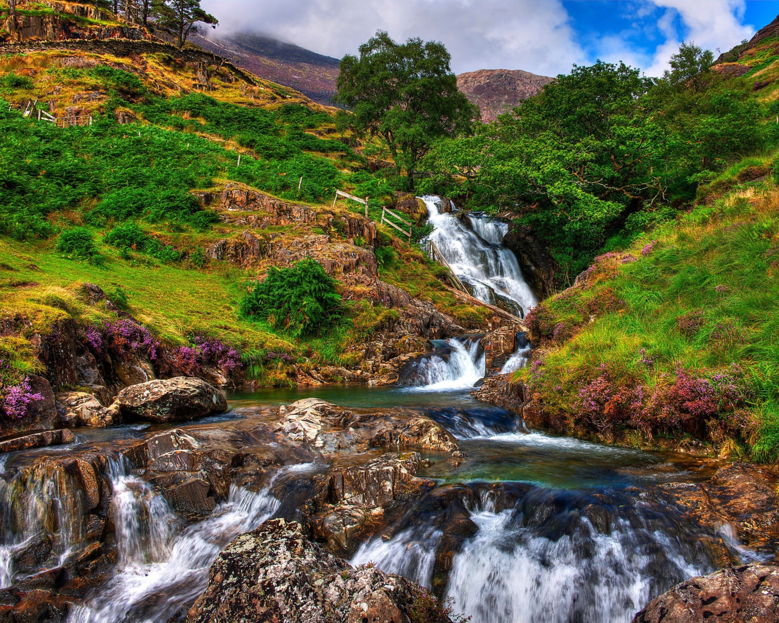 Обои Snowdonia National Park in north Wales 1600x1280