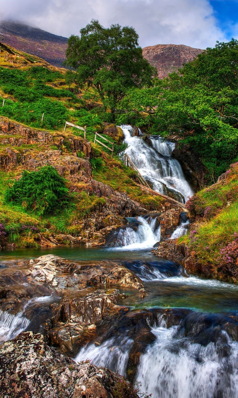 Snowdonia National Park in north Wales wallpaper 480x800